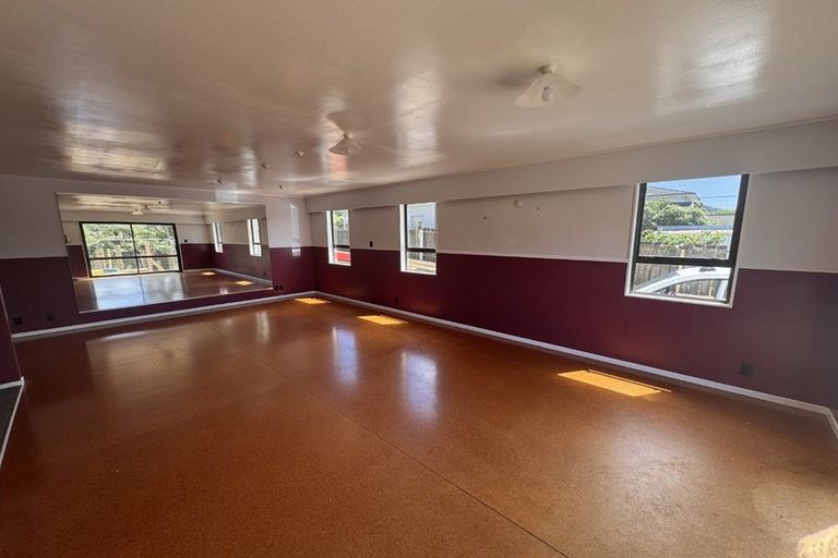 Photo of property in 25 Ngatitoa Street, Tawa, Wellington, 5028