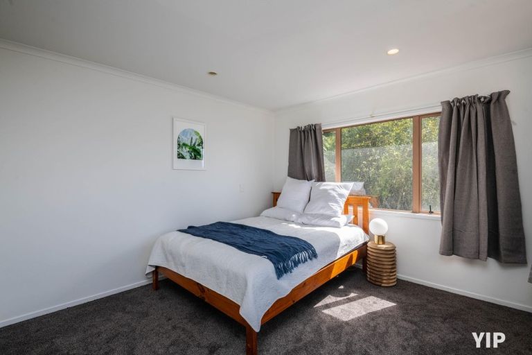 Photo of property in 37 Dress Circle, Newlands, Wellington, 6037