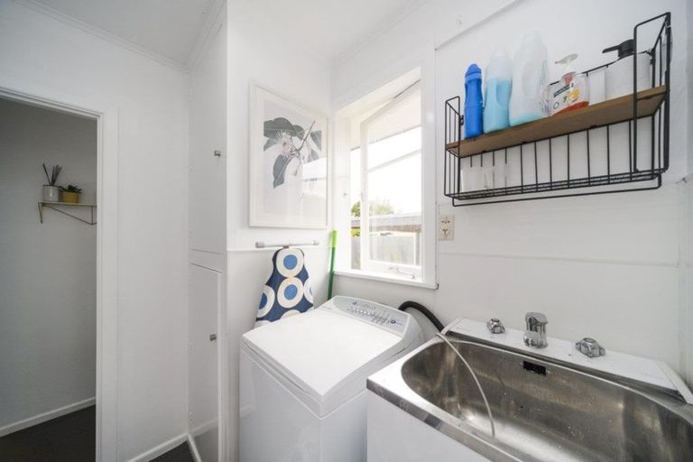 Photo of property in 17 Peters Avenue, Cloverlea, Palmerston North, 4412