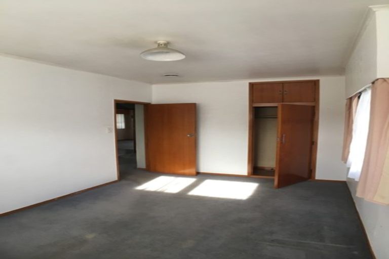 Photo of property in 38 Beaubank Road, Kelston, Auckland, 0602