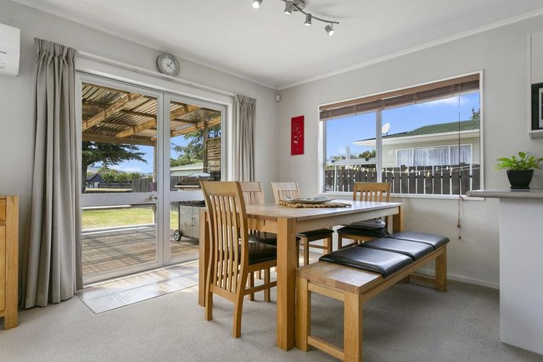 Photo of property in 16 Sheridan Crescent, Leamington, Cambridge, 3432