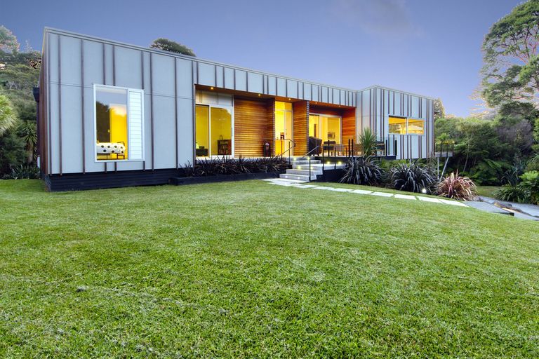 Photo of property in 27 Cochran Road, Oratia, Auckland, 0604