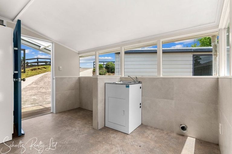 Photo of property in 43 Gorge Road, Maungaturoto, 0520