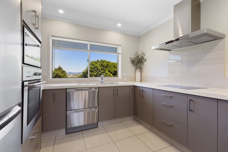 Photo of property in 8 Paul Close, Papamoa Beach, Papamoa, 3118