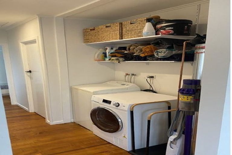 Photo of property in 1/11 Shortt Avenue, Mangere Bridge, Auckland, 2022