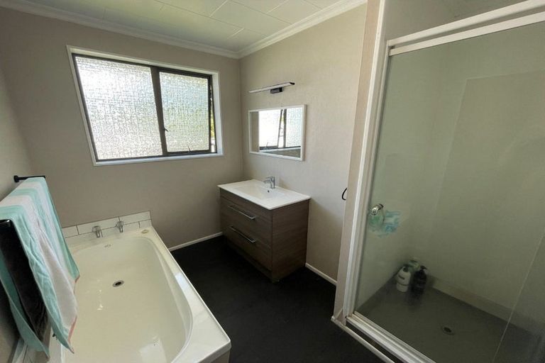 Photo of property in 79 Riversdale Drive, Merrilands, New Plymouth, 4312