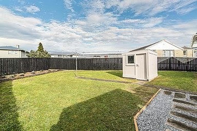 Photo of property in 6 Swansea Street, Cannons Creek, Porirua, 5024