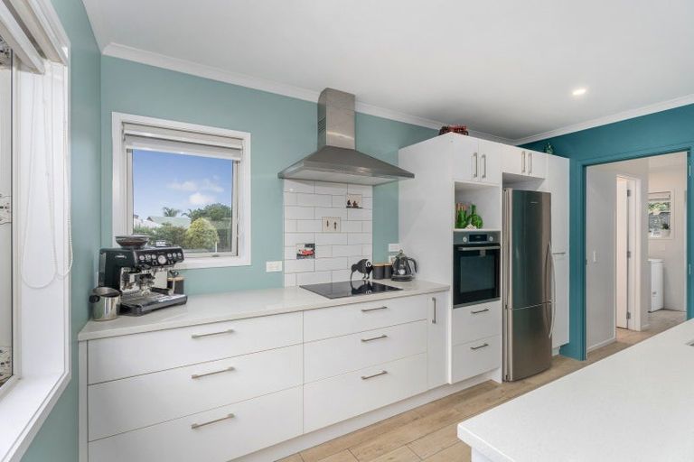 Photo of property in 56 Hahei Beach Road, Hahei, Whitianga, 3591