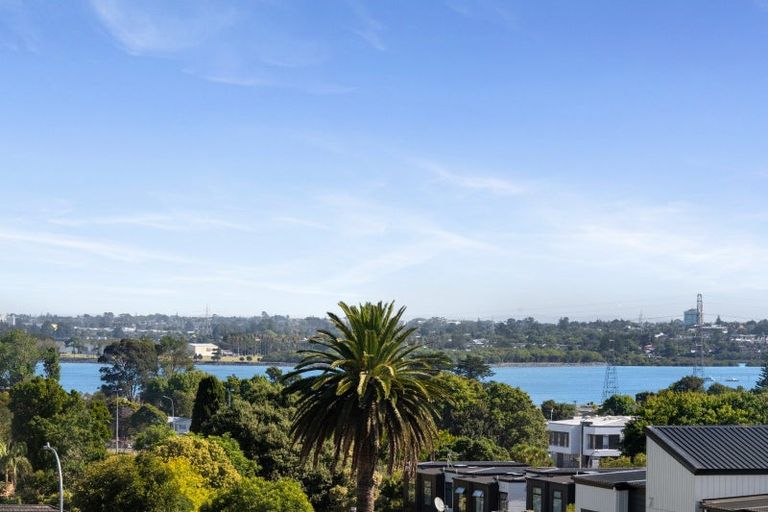 Photo of property in 2/8 Bennett Road, Pakuranga, Auckland, 2010