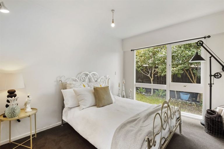 Photo of property in 9 Garmons Way, Castor Bay, Auckland, 0620