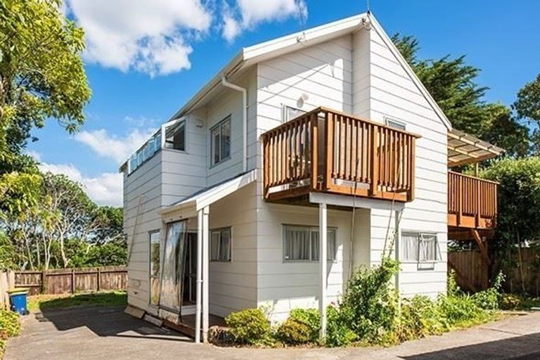 Photo of property in 2/13 Fairclough Road, Beach Haven, Auckland, 0626