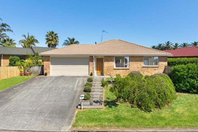 Photo of property in 7 Ranch Place, Pukekohe, 2120