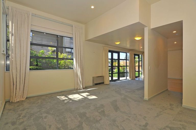 Photo of property in 5e Raroa Road, Kelburn, Wellington, 6012