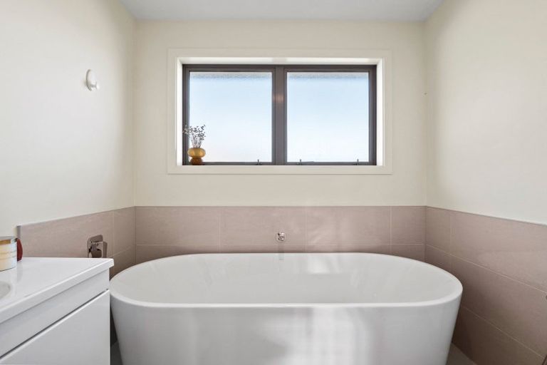 Photo of property in 1 Violet Way, Lower Shotover, Queenstown, 9304