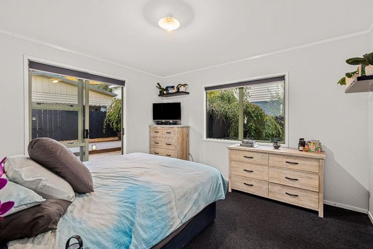 Photo of property in 25a Crompton Road, Massey, Auckland, 0614