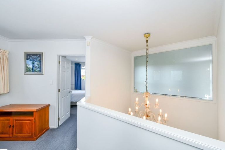 Photo of property in 11 Rosetti Rise, West Harbour, Auckland, 0618