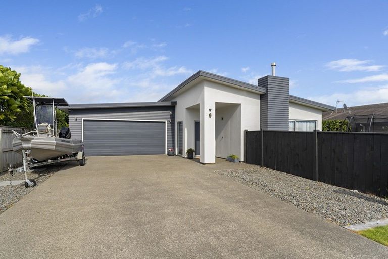 Photo of property in 44 Kotuku Drive, Paraparaumu Beach, Paraparaumu, 5032