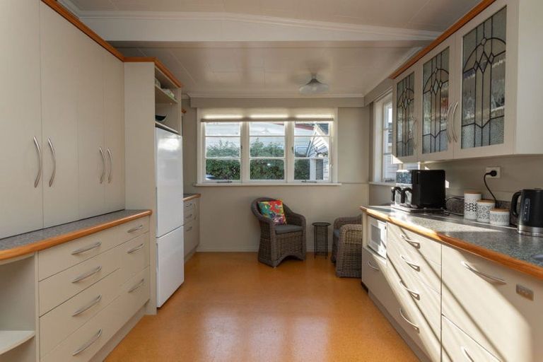 Photo of property in 24 Chamberlain Street, Dannevirke, 4930