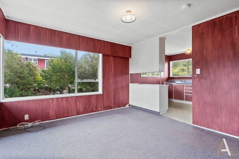 Photo of property in 2/70 Cliff View Drive, Green Bay, Auckland, 0604