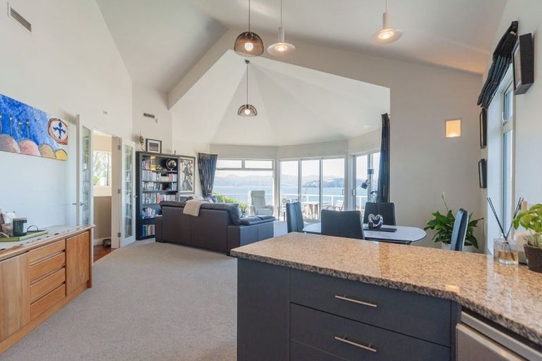 Photo of property in 11 Curnow Way, Kaiwharawhara, Wellington, 6035