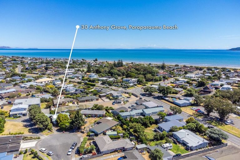 Photo of property in 30 Anthony Grove, Paraparaumu Beach, Paraparaumu, 5032