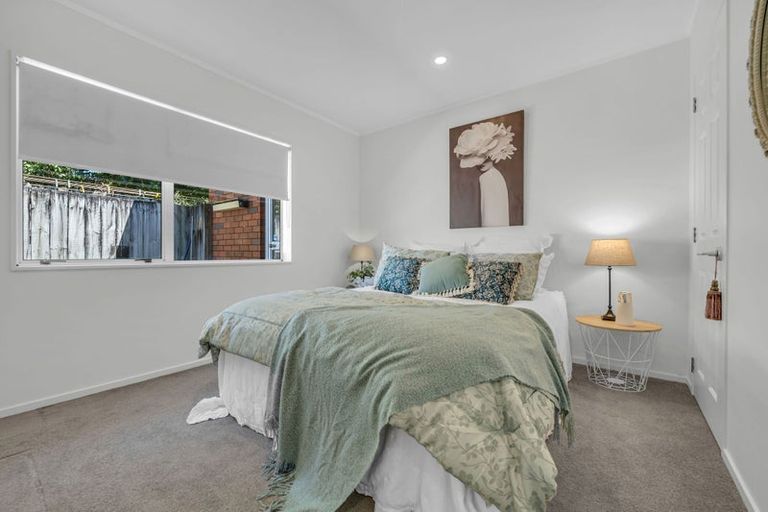 Photo of property in 1/5 Solana Court, Botany Downs, Auckland, 2010