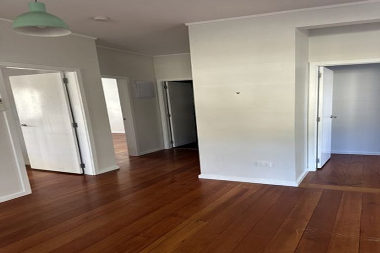 Photo of property in 90 Stokes Valley Road, Stokes Valley, Lower Hutt, 5019