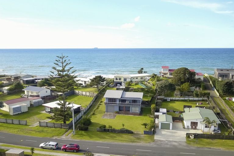 Photo of property in 667 Pukehina Parade, Pukehina, Te Puke, 3189