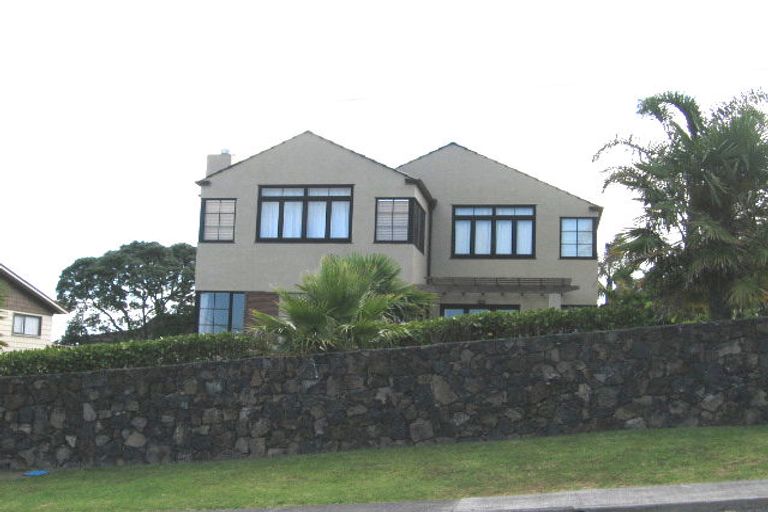 Photo of property in 40 Seaview Road, Castor Bay, Auckland, 0620