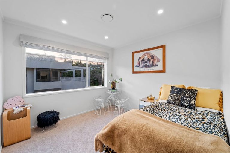 Photo of property in 9 Sandown Road, Rothesay Bay, Auckland, 0630