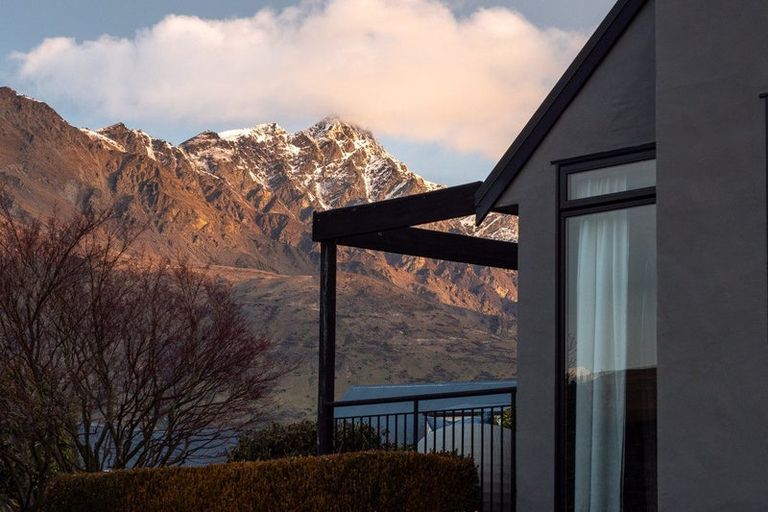 Photo of property in 1 Wellswood Way, Lower Shotover, Queenstown, 9371