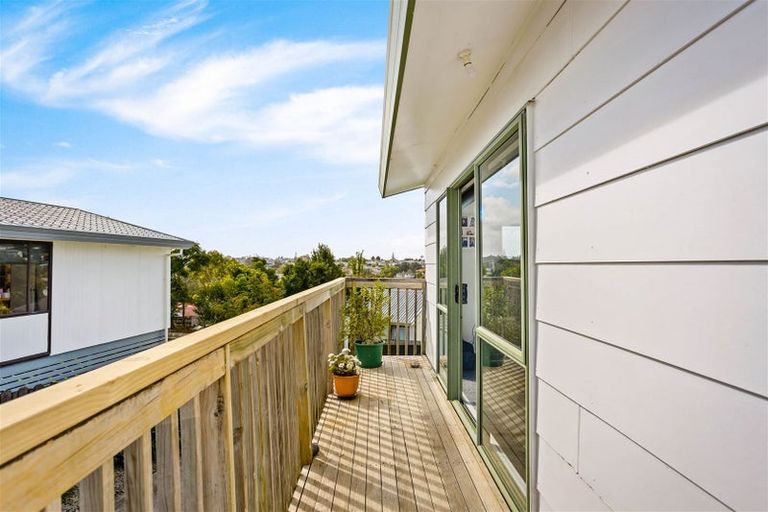 Photo of property in 1 Maywood Crescent, Glen Eden, Auckland, 0602