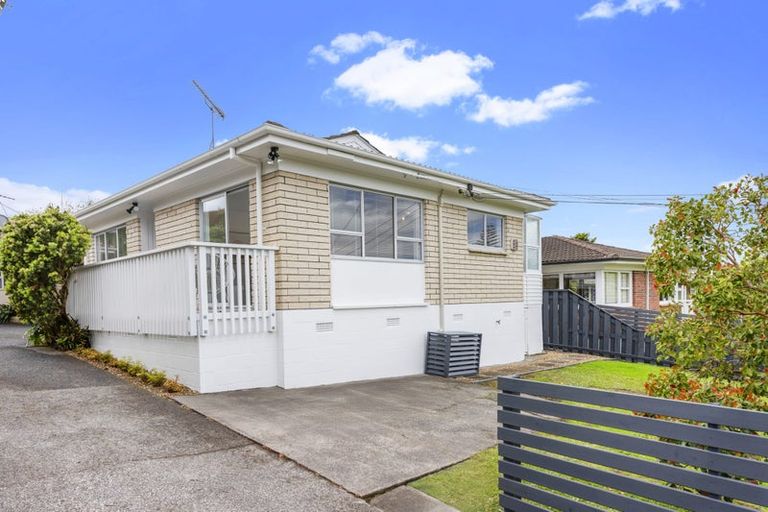 Photo of property in 1/38 Divich Avenue, Te Atatu South, Auckland, 0610