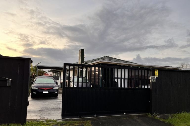 Photo of property in 17 Comet Crescent, Mangere, Auckland, 2022