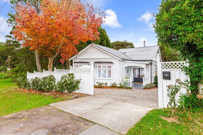 Photo of property in 262 Glengarry Road, Glen Eden, Auckland, 0602