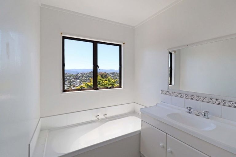 Photo of property in 2 Kaikoura Street, Maupuia, Wellington, 6022