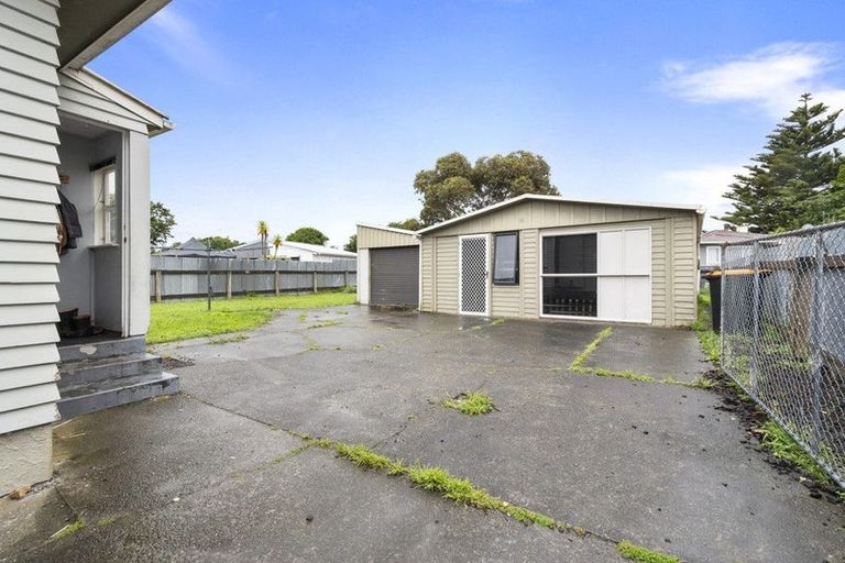 Photo of property in 19 Pembroke Street, Highbury, Palmerston North, 4412