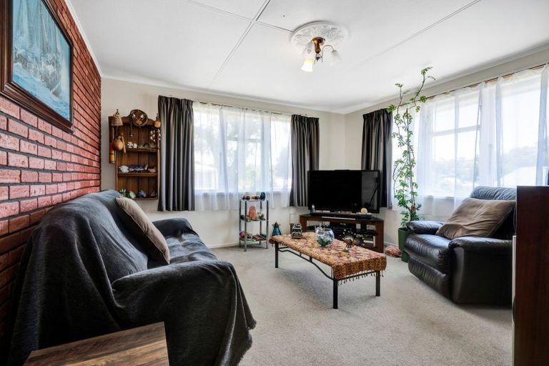 Photo of property in 48 Endeavour Street, Marfell, New Plymouth, 4310