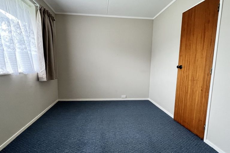 Photo of property in 201a Newlands Road, Newlands, Wellington, 6037