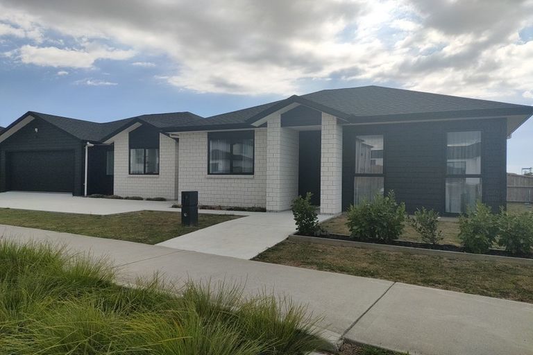 Photo of property in 2 Lavey Road, Flat Bush, Auckland, 2019