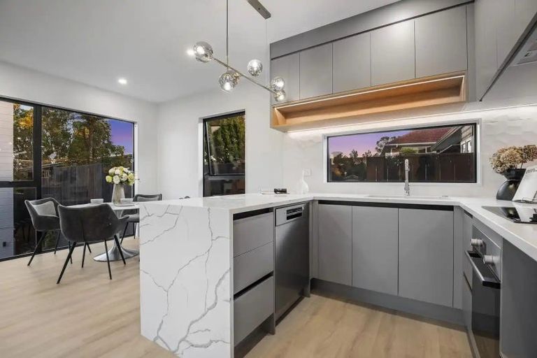 Photo of property in 10 Boyd Avenue, Mangere Bridge, Auckland, 2022