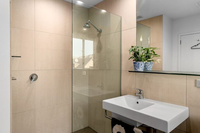 Photo of property in 8b Minaret Ridge, Wanaka, 9305