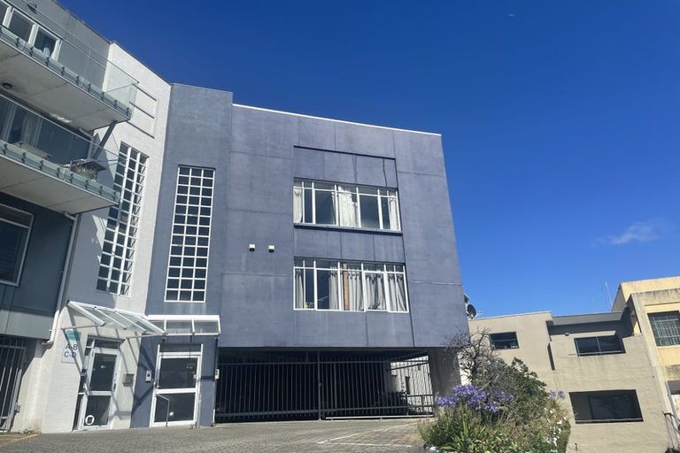 Photo of property in 8 Lipman Street, Mount Victoria, Wellington, 6011
