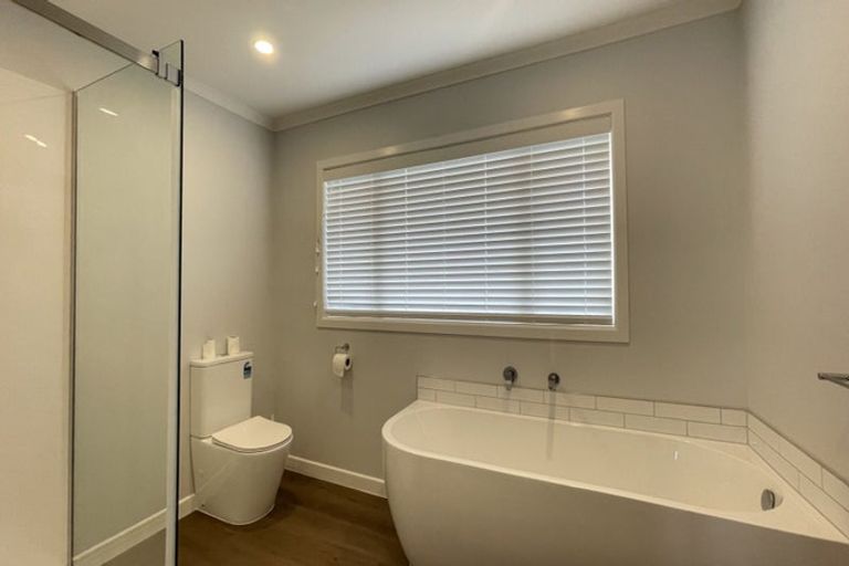 Photo of property in 4 Chapman Road, Te Atatu Peninsula, Auckland, 0610