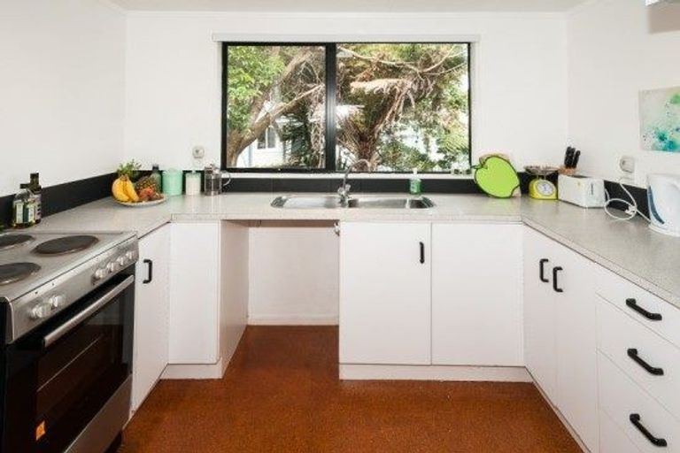 Photo of property in 2/25 Philson Terrace, Browns Bay, Auckland, 0630