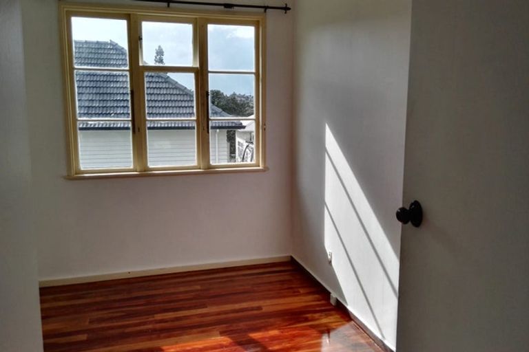 Photo of property in 3 Nutsey Avenue, Northcote, Auckland, 0627
