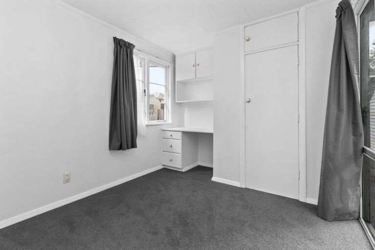 Photo of property in 16 Oxford Street, Fairfield, Hamilton, 3214