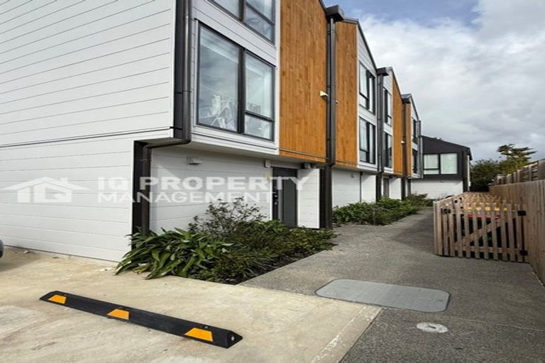 Photo of property in 10/20 Moor Avenue, Te Atatu Peninsula, Auckland, 0610