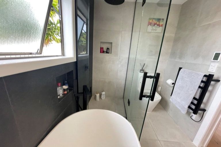 Photo of property in 6 Hiwihau Place, Glenfield, Auckland, 0629