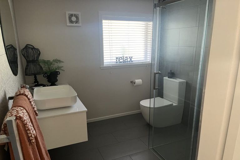 Photo of property in 5 Tudward Glade, Hillcrest, Auckland, 0627